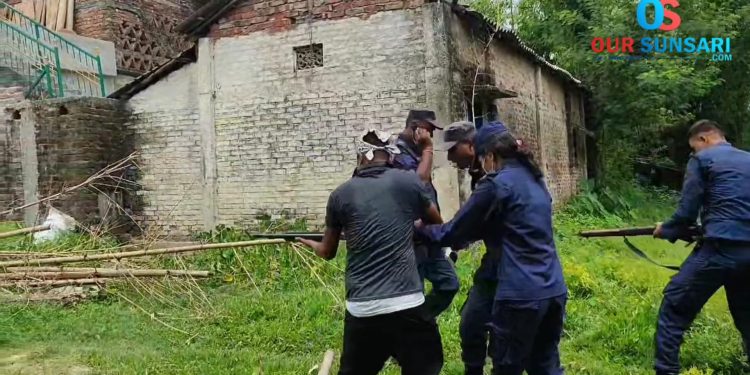 भारतबाट तस्करी गरी ल्याएको सामान प्रहरीले नियन्त्रणमा लिन खोज्दा प्रहरी माथि आक्रमण