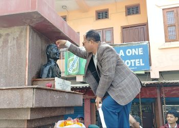 शहिदकाे सालिकमा माल्या अर्पण तथा फलफुल बितरण गरि मनाइयाे शदिद दिवस