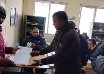 फ्रि भिसा फ्रि टिकट भन्दै लाखौं ठगी गरेकाे मेहतालाई कार्वाही गर्न जिल्ला प्रशासन कार्यालयमा उजुरी