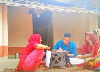 बिरामी खोज्दै डा. घिमिरे गाउँको झुपडीझुपडीमा