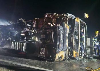 भारतको महाराष्ट्रमा एक्सप्रेस बसमा आगलागी, २५ यात्रुको मृत्यु