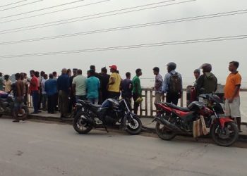 बस र ट्रक ठोक्किएर दुर्घटना, सप्तकोसीमा  खस्याे ट्रक