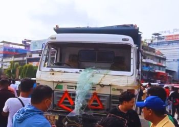 टिपरले स्कुटीलाई ठक्कर दिँदा बजारक्षेत्र तनावग्रस्त