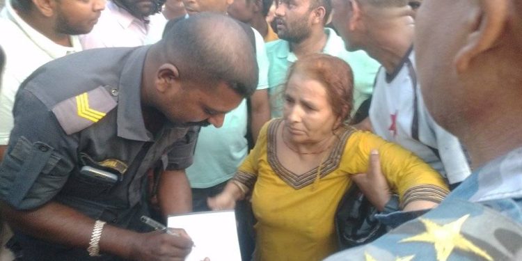 कोशी ब्यारेजमा हामफाली आत्महत्या गर्ने प्रयास गरेकी महिलाको सकुशल उद्दार