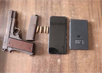 पेस्तोलसहित एक जना पक्राउ