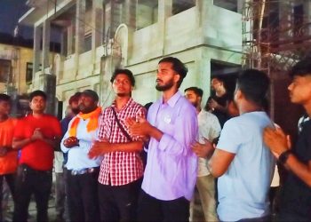 सामुहिक हनुमान चालिसा गाउँदै युवाहरु