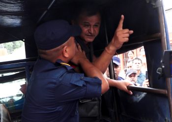 कांग्रेस सहमहामन्त्री यादवमाथि खुकुरी प्रहार गर्नेले भने– ‘राजसंस्था जिन्दावाद, एमसीसी खारेज गर’