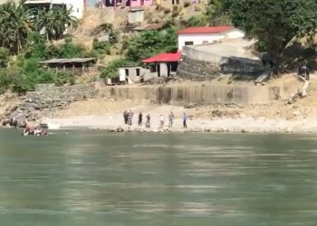 ‘डेमो’ देखाउँदै गर्दा सप्तकोशीमा सशस्त्रको डुंगा पल्टियाे