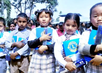 वैवाहिक वार्षिकोत्सवमा लायन्स क्लब मार्फत १६० विद्यार्थीलाई शैक्षिक सामाग्री