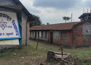 इनरुवाको सरकारी विद्यालयमा अन्तिम परिक्षा चलिरहँदा प्रश्नपत्र बोकेर शिक्षक कार्यालयमा