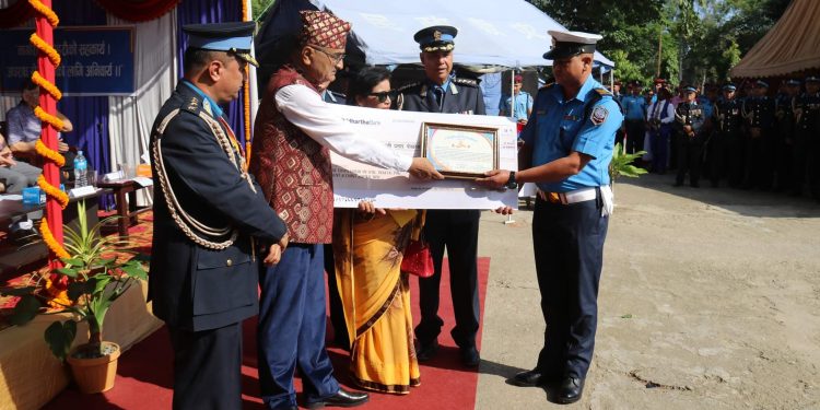 ट्राफीक बरिष्ठ हवल्दार पुरस्कृत