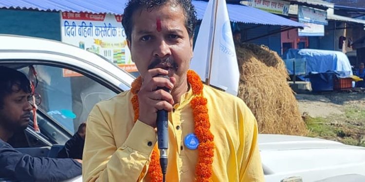 चितवनबाट दुई अर्थशास्त्रीलाई पन्छाएका हरि ढकाल