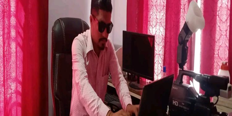 पत्रकारलाई नियन्त्रणमा लिएर भिडिओ डिलिट गर्न लगाइन्