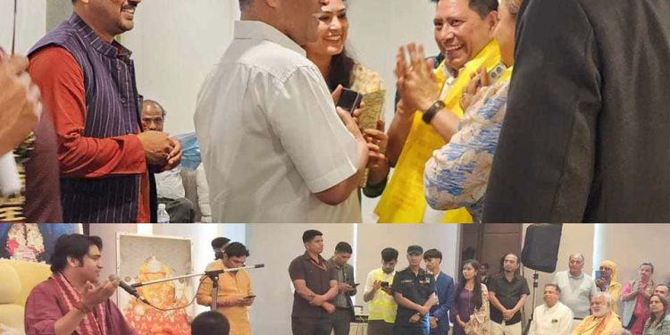 बागेश्वर बाबा भेट्न हाेटलमै पुगे गृह र परराष्ट्रमन्त्री