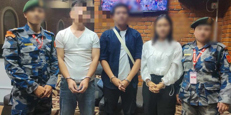 विमानस्थलबाट सुनसहित ३ जना विदेशी नागरिक पक्राउ